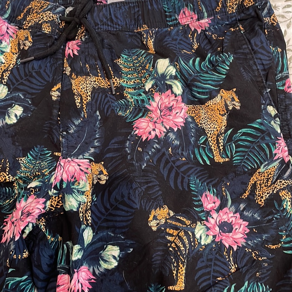H&M Divided Shorts - Picture 2 of 4
